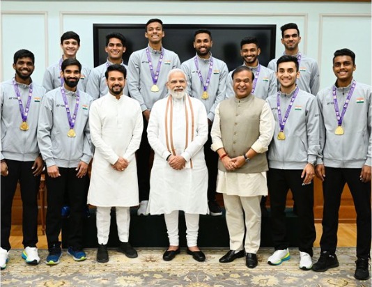 'PM meets Indian Badminton contingent of Thomas and Uber Cup'
